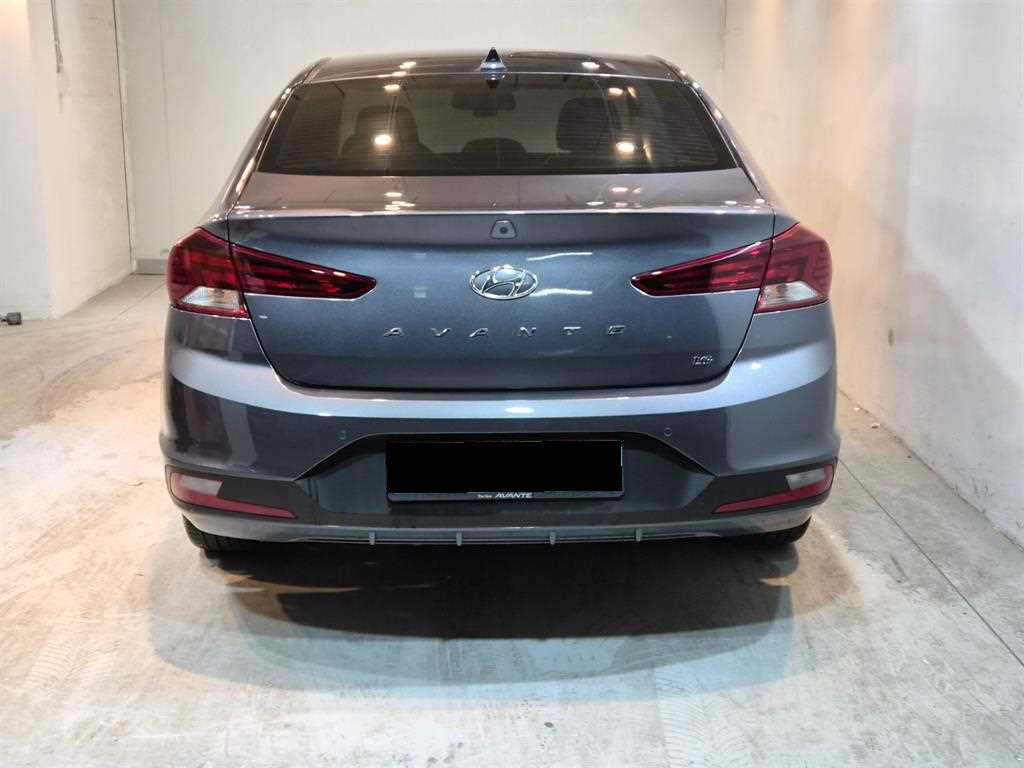 Hyundai Avante — photo 03
