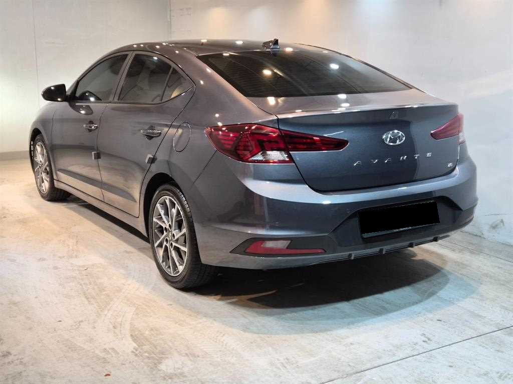 Hyundai Avante — photo 04