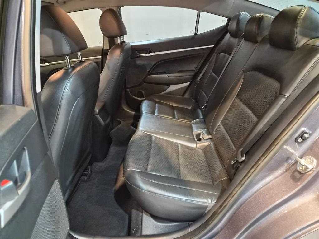 Hyundai Avante — photo 06