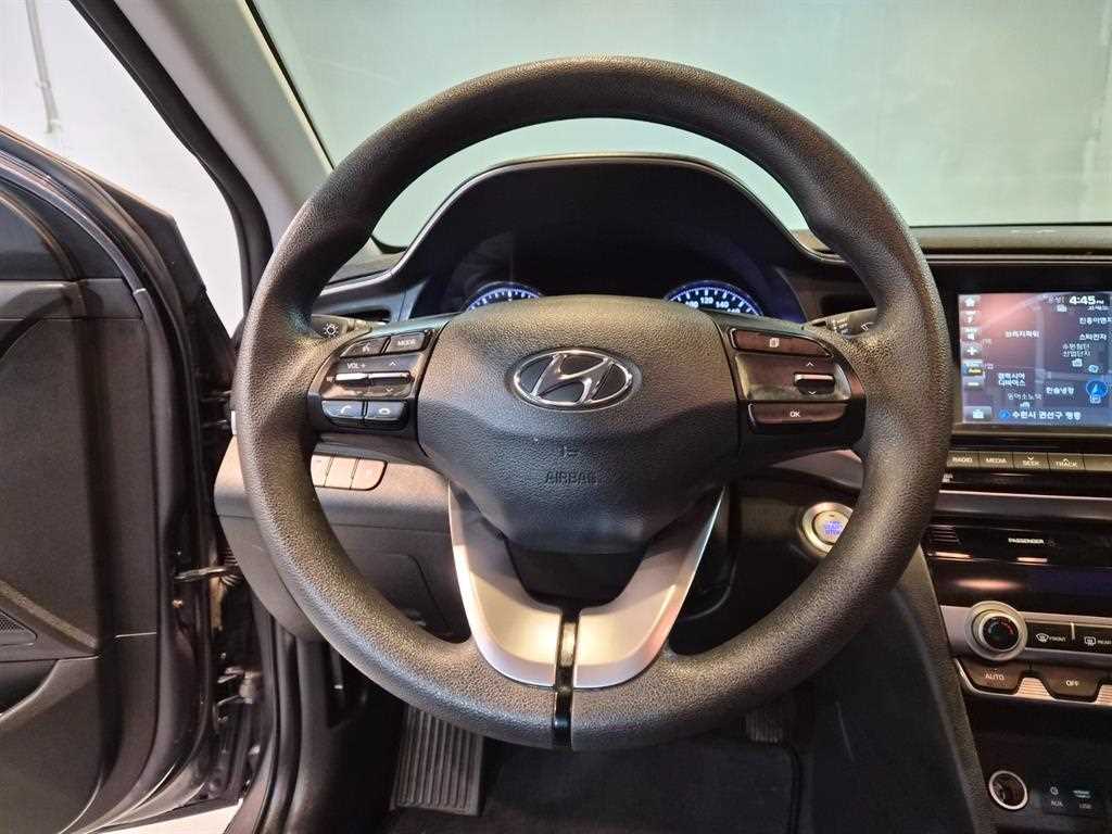 Hyundai Avante — photo 08