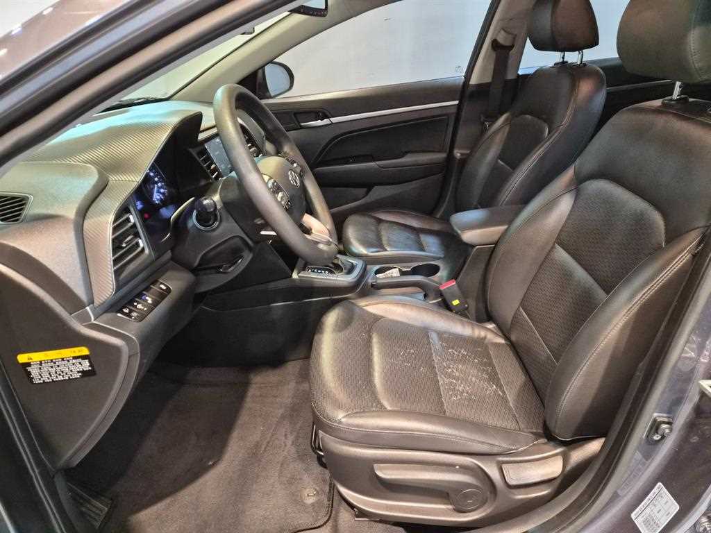 Hyundai Avante — photo 09