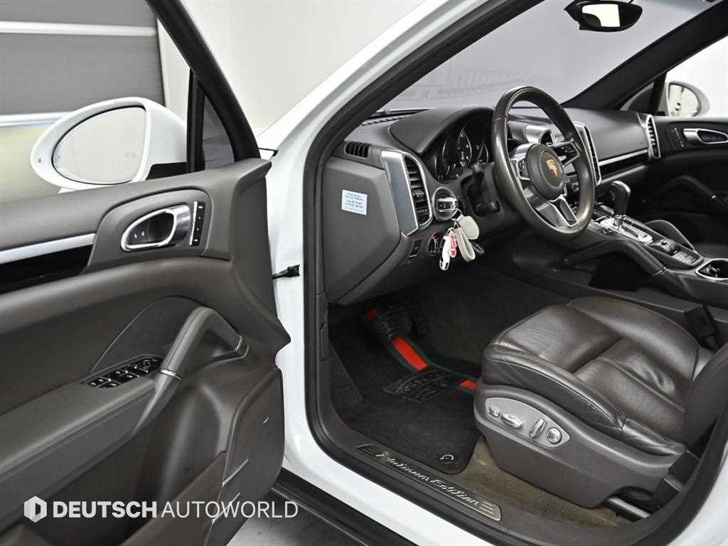 Porsche Cayenne — photo 11