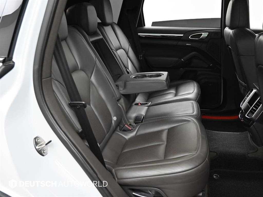 Porsche Cayenne — photo 12