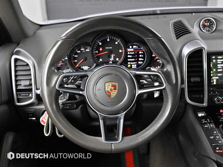 Porsche Cayenne — photo 13