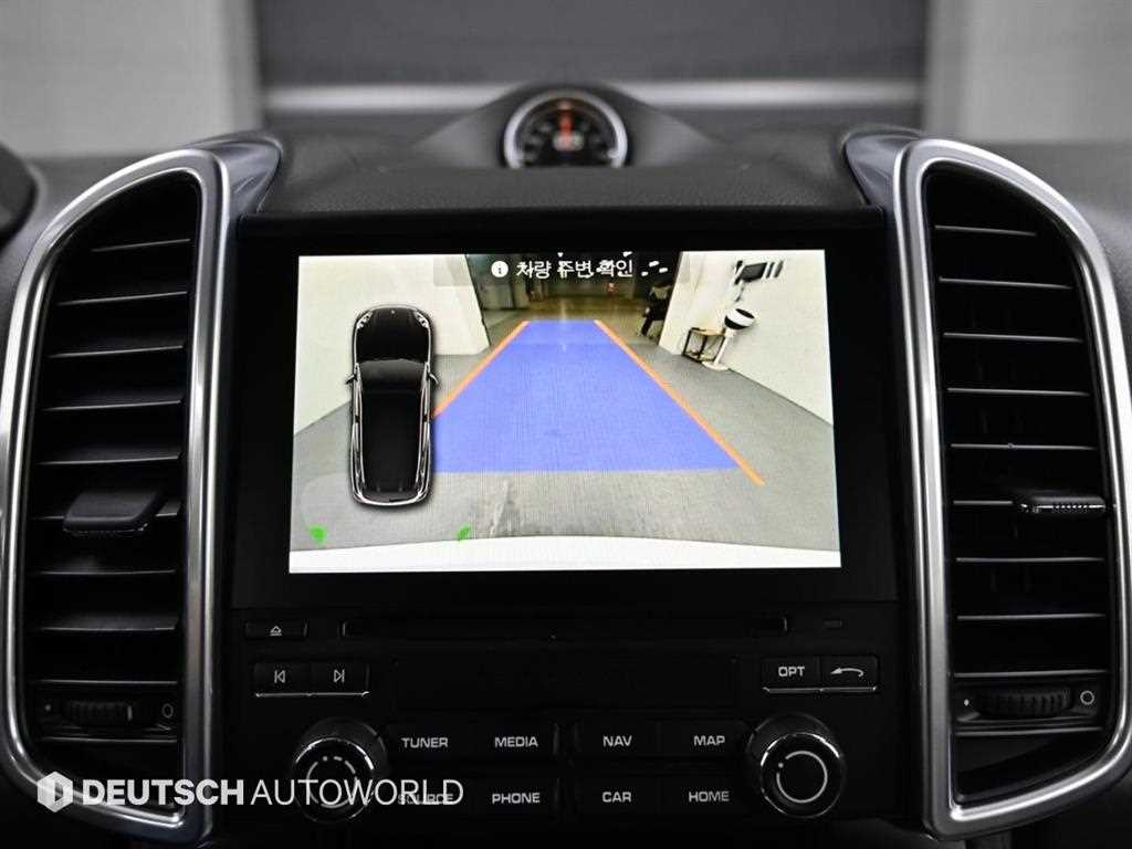 Porsche Cayenne — photo 15