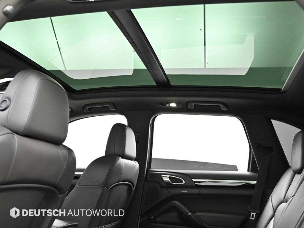 Porsche Cayenne — photo 18