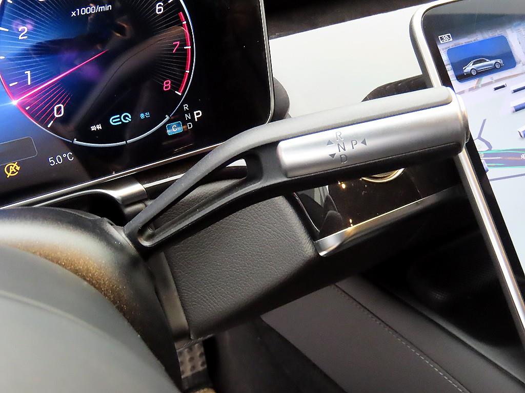 Mercedes-Benz S-Class — photo 11