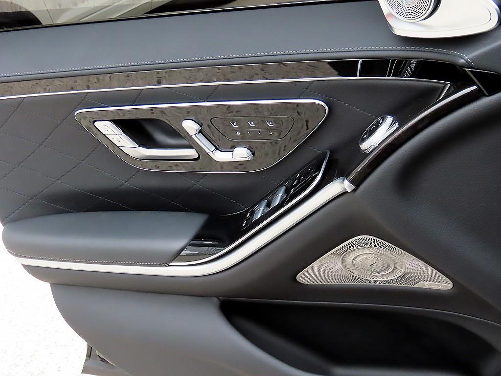 Mercedes-Benz S-Class — photo 12