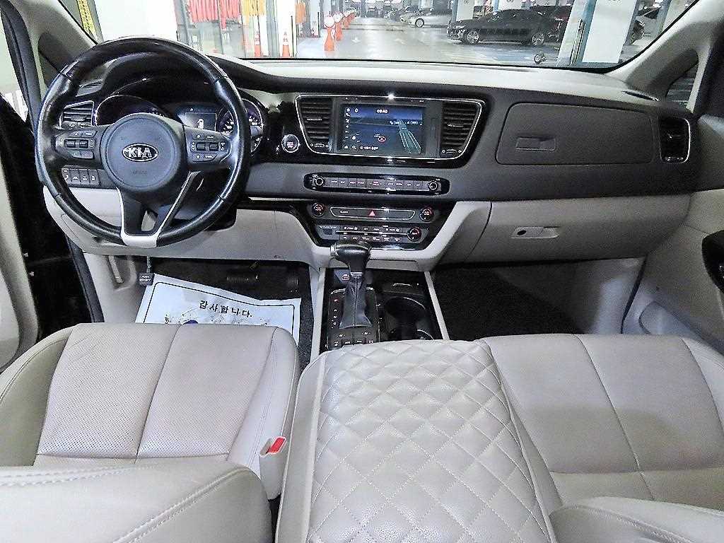 Kia Carnival — photo 10