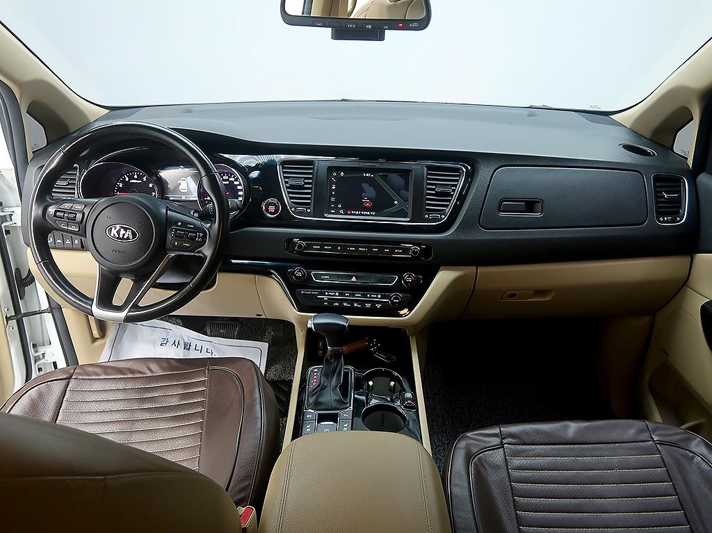 Kia Carnival — photo 05