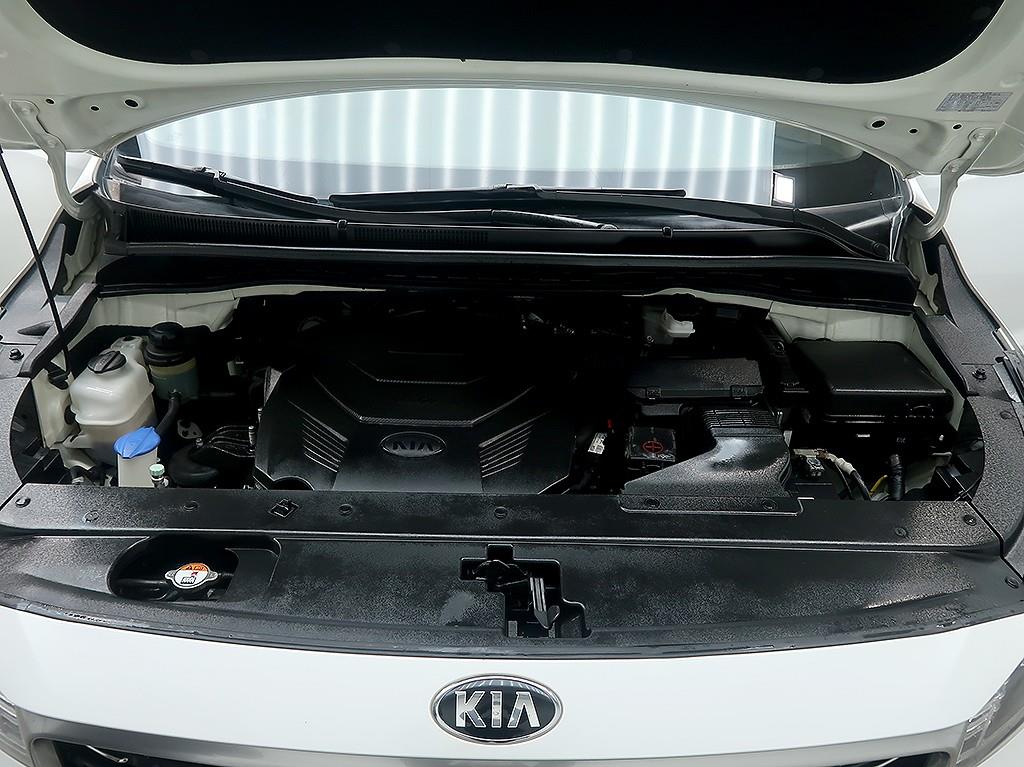 Kia Carnival — photo 07