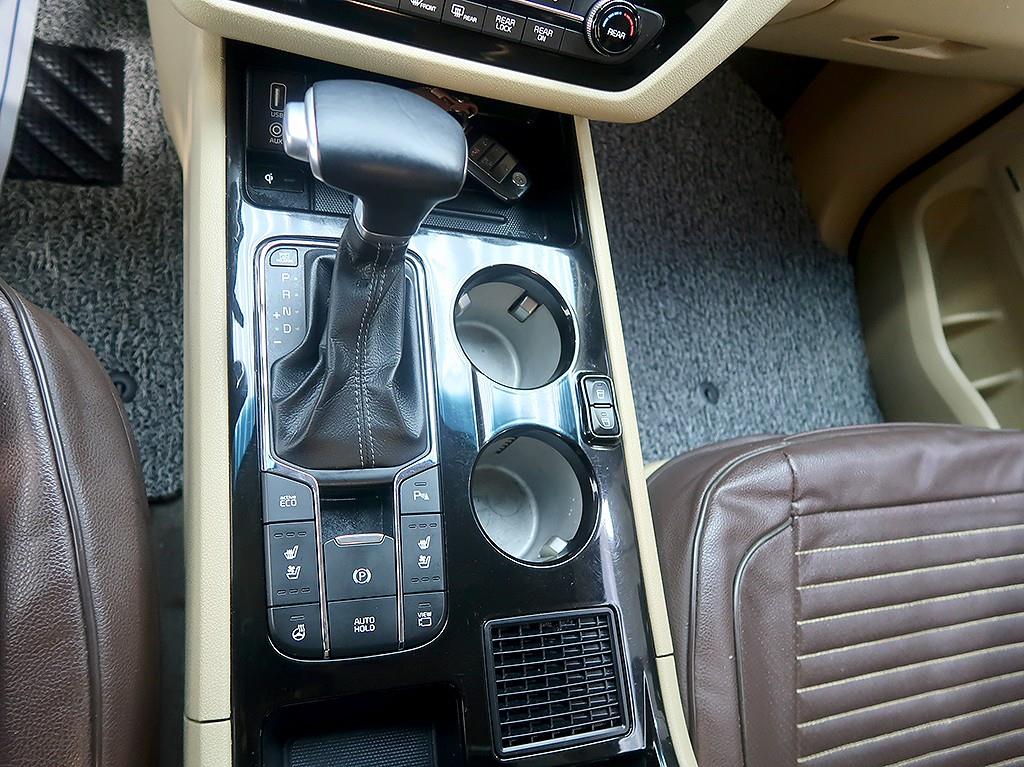 Kia Carnival — photo 10