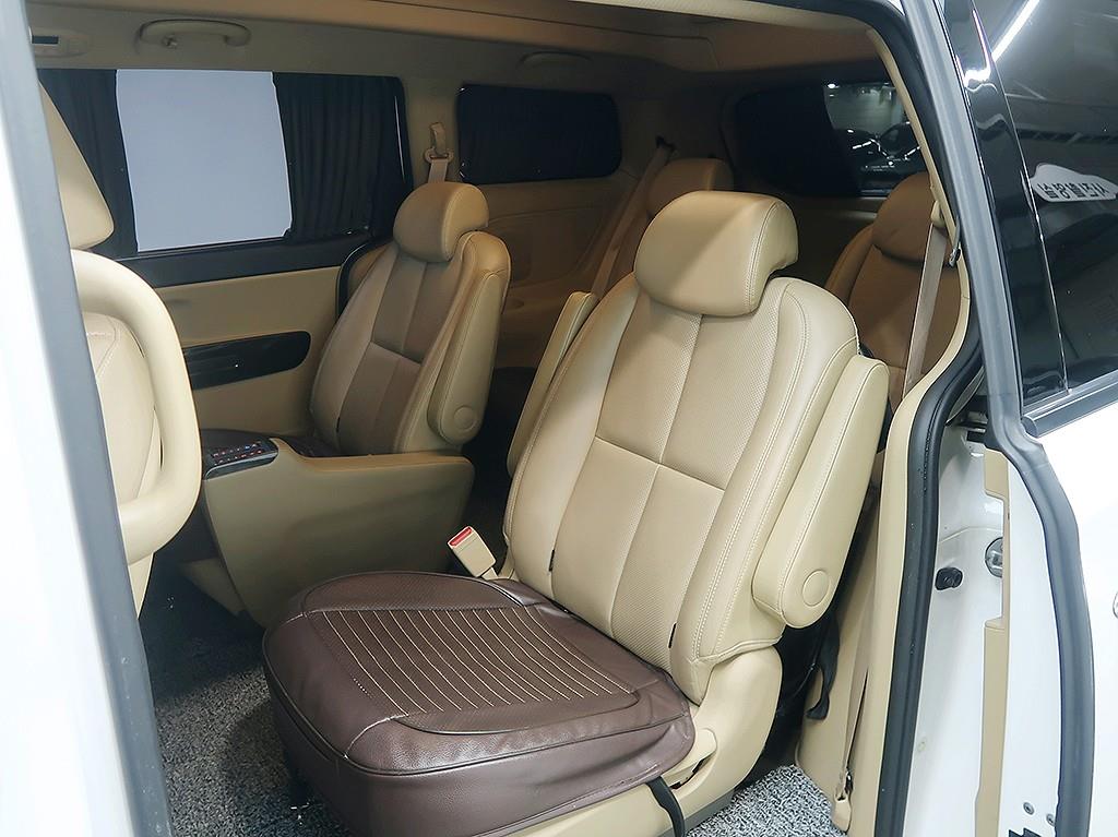 Kia Carnival — photo 11