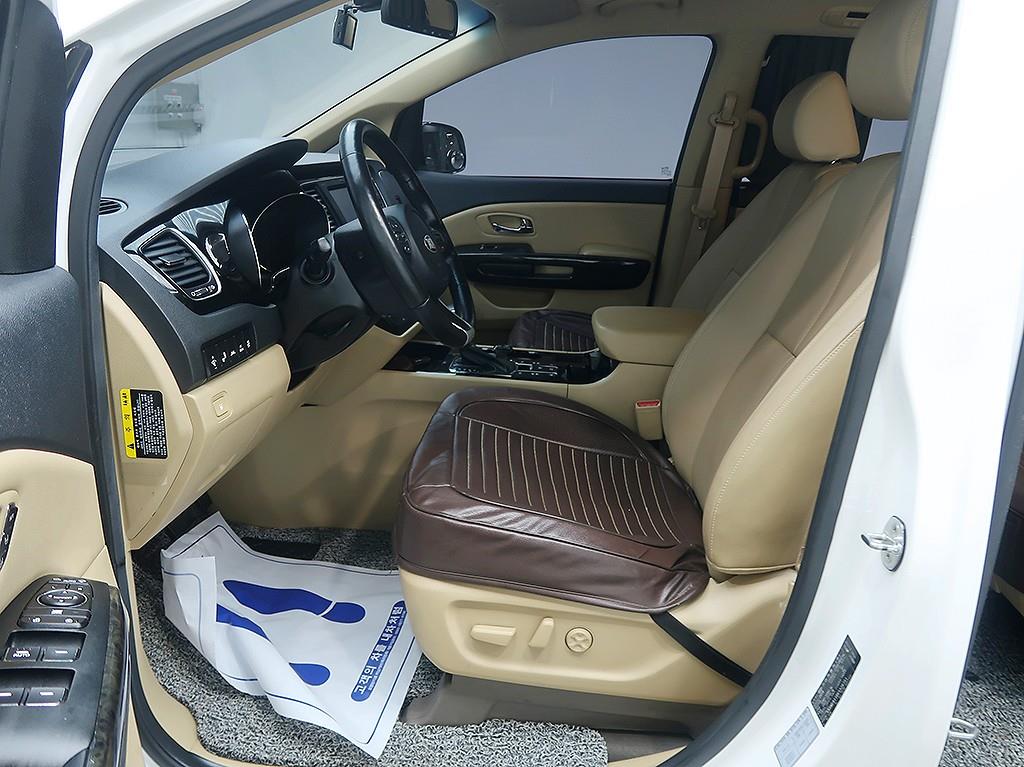 Kia Carnival — photo 12