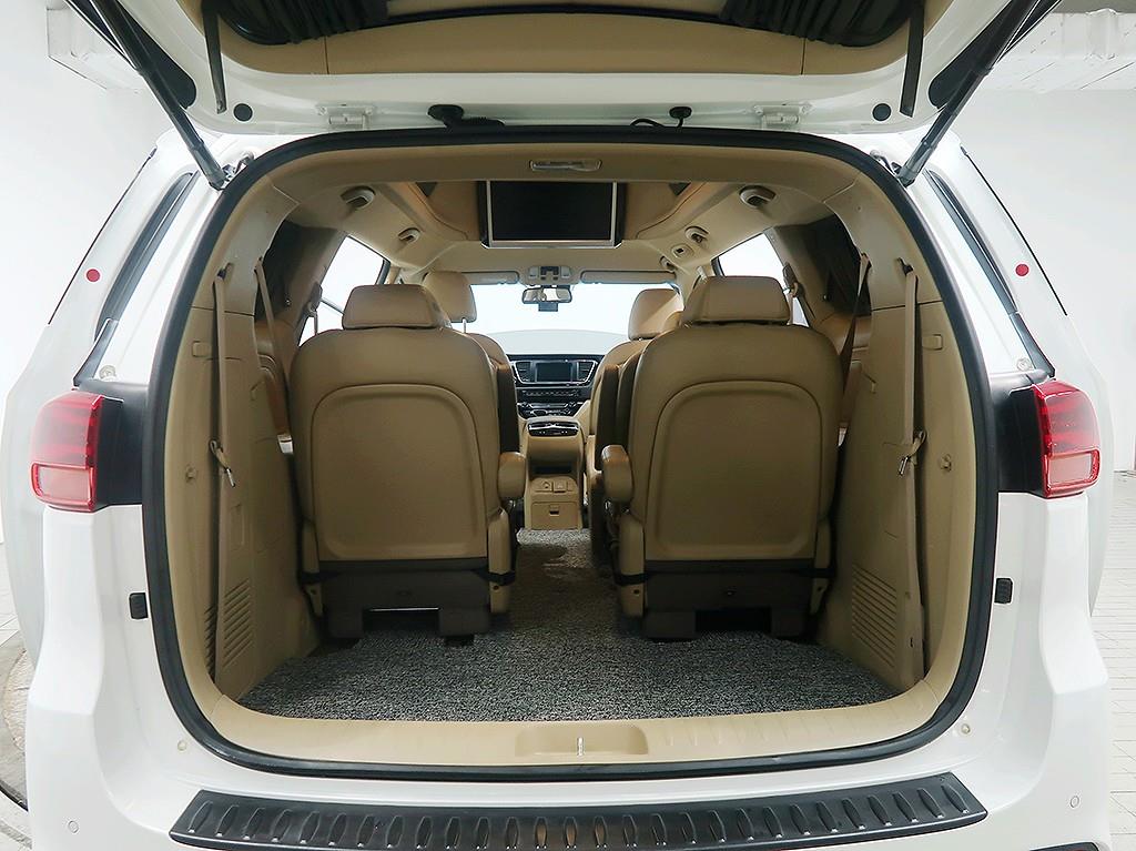 Kia Carnival — photo 15