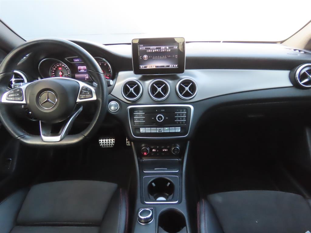 Mercedes-Benz CLA-Class — photo 07