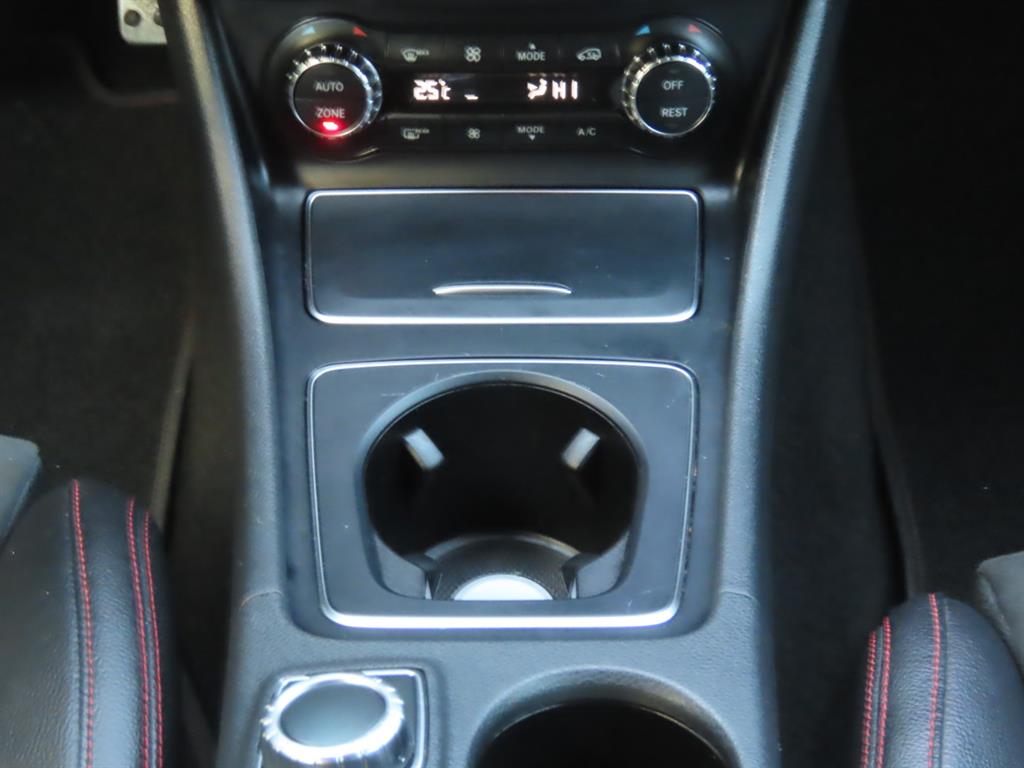 Mercedes-Benz CLA-Class — photo 10