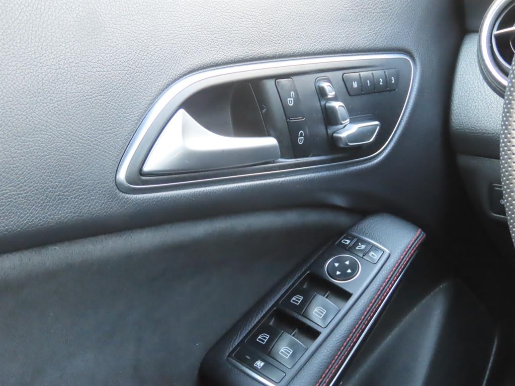 Mercedes-Benz CLA-Class — photo 13