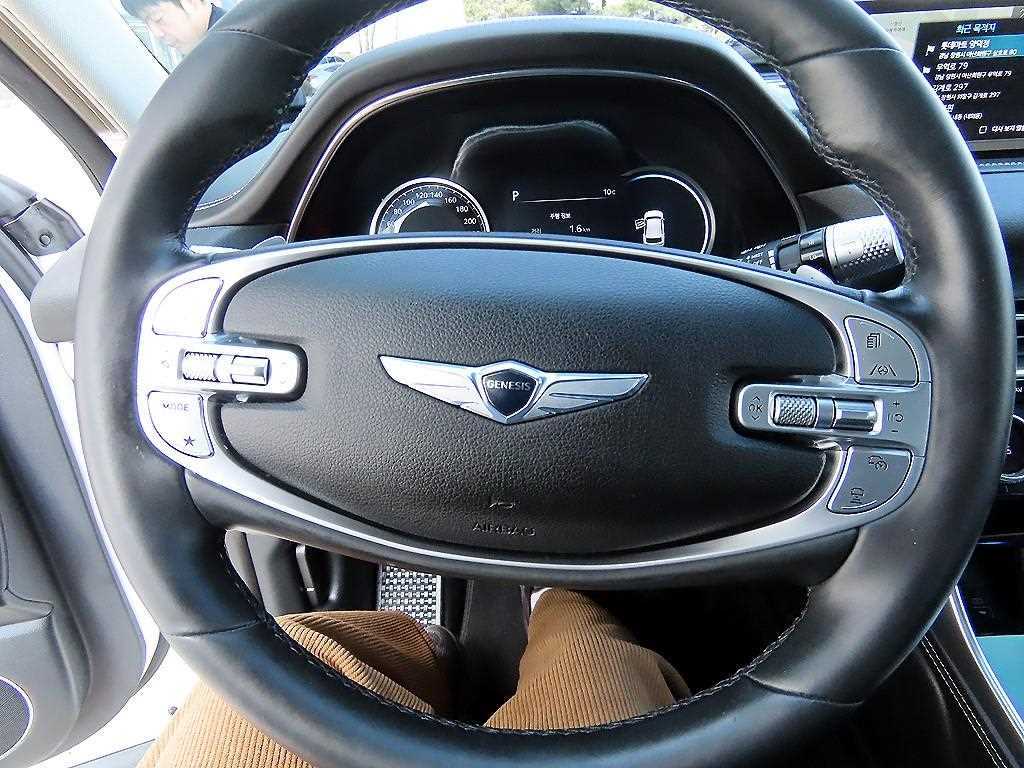 Genesis GV80 — photo 06