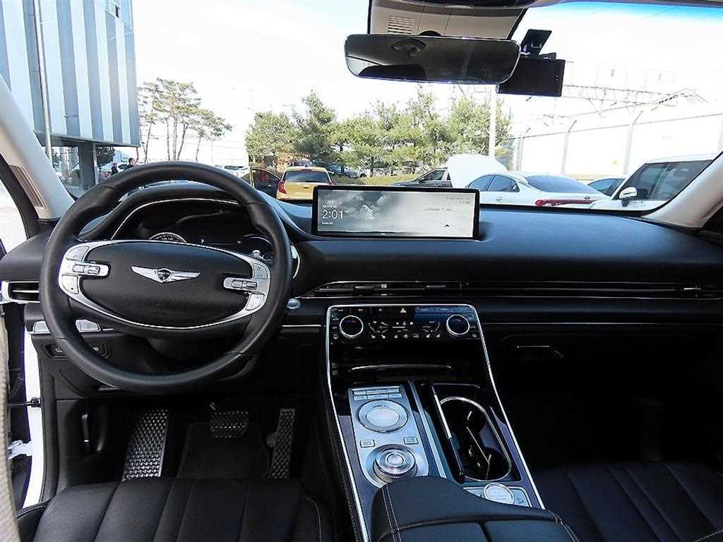 Genesis GV80 — photo 09