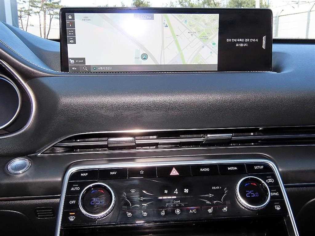 Genesis GV80 — photo 10