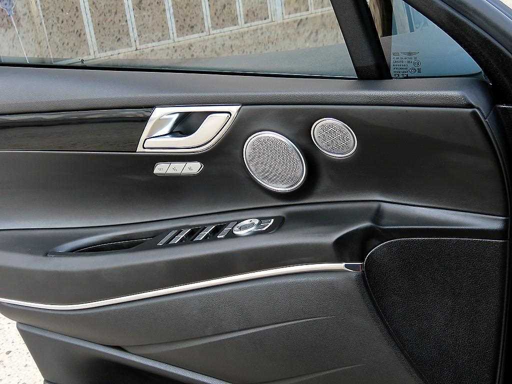 Genesis GV80 — photo 13