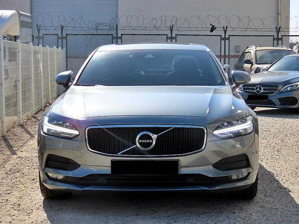 Volvo S90 — photo 01