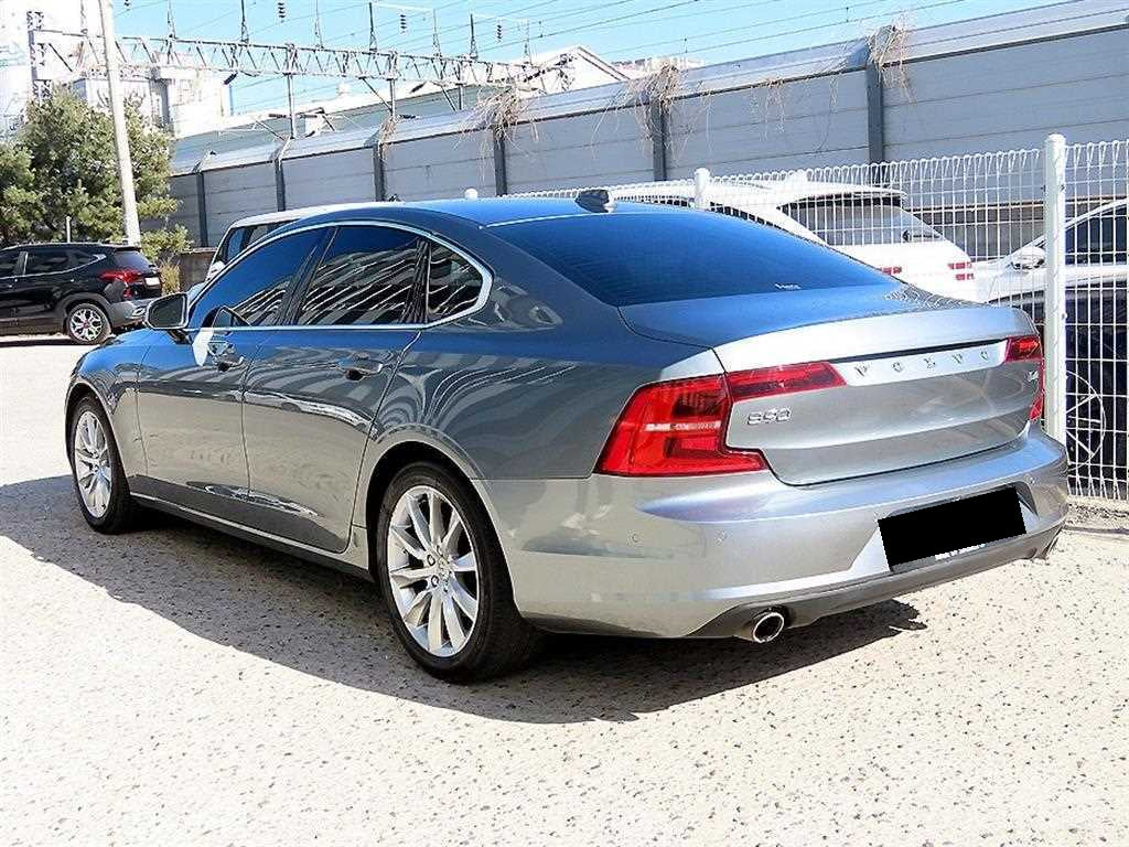 Volvo S90 — photo 03