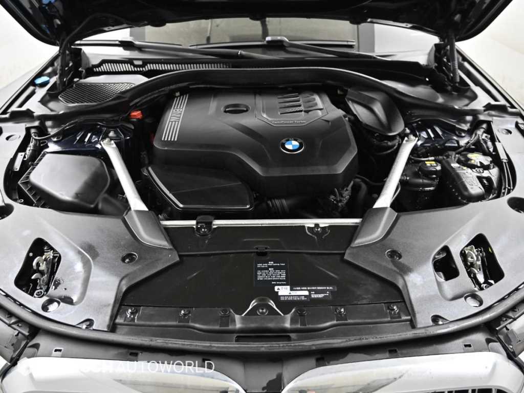 BMW 5-Series — photo 06