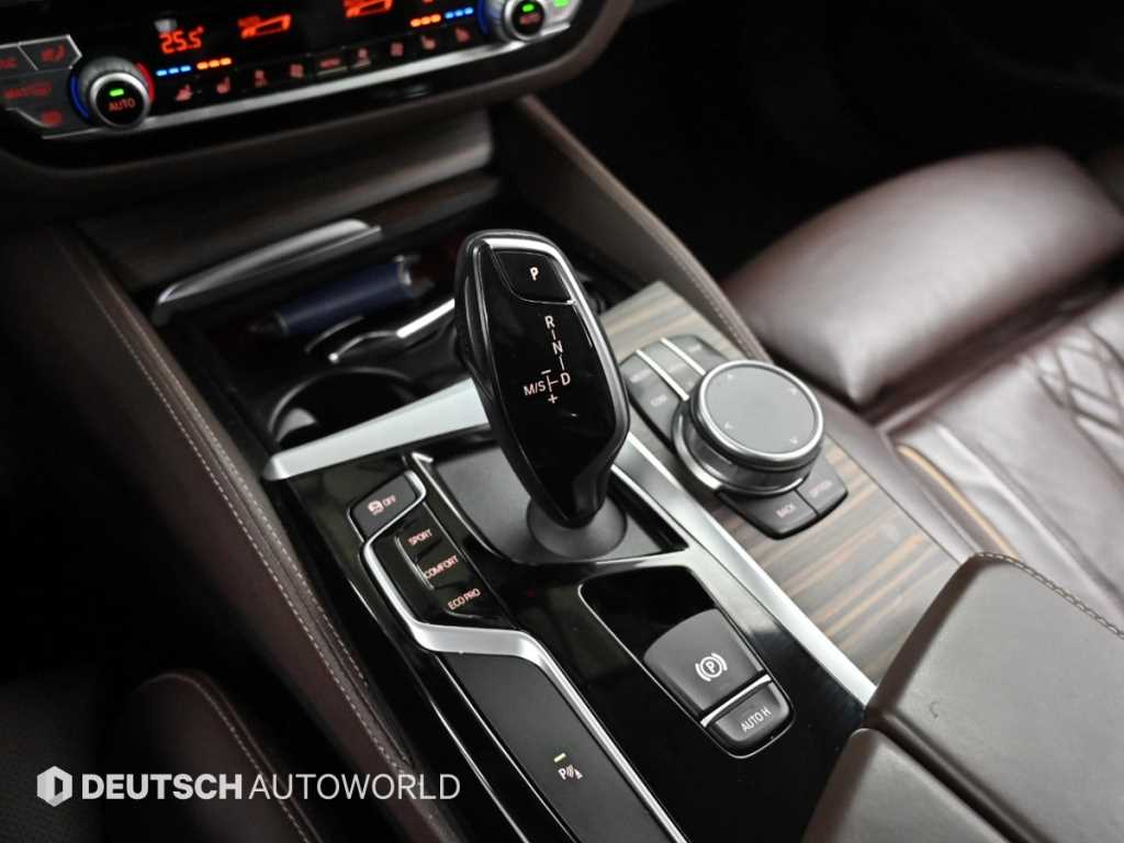 BMW 5-Series — photo 09