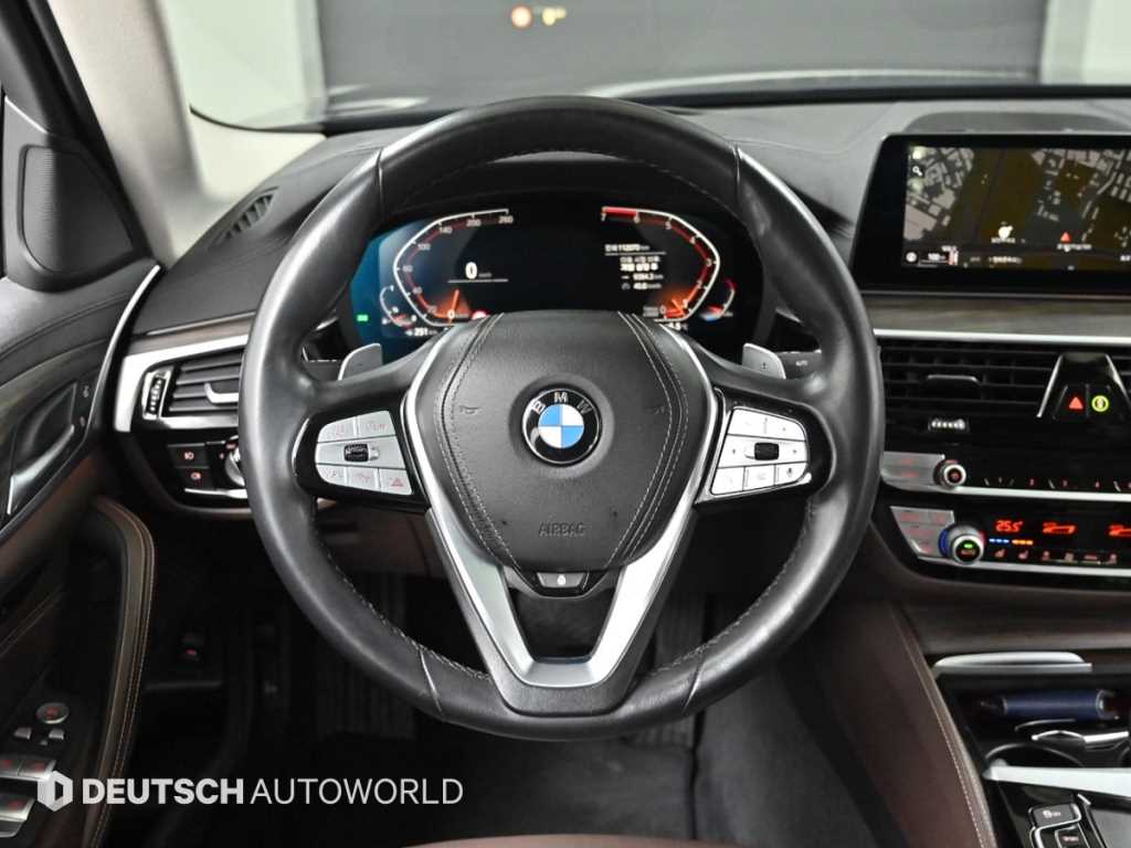 BMW 5-Series — photo 13