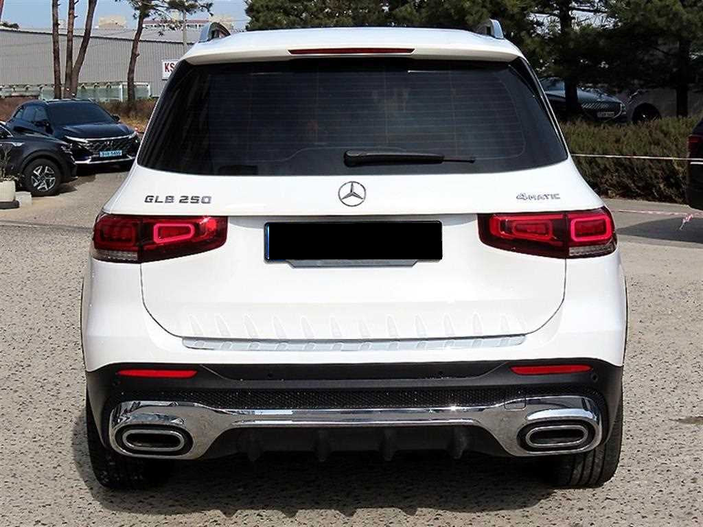 Mercedes-Benz GLB-Class — photo 04
