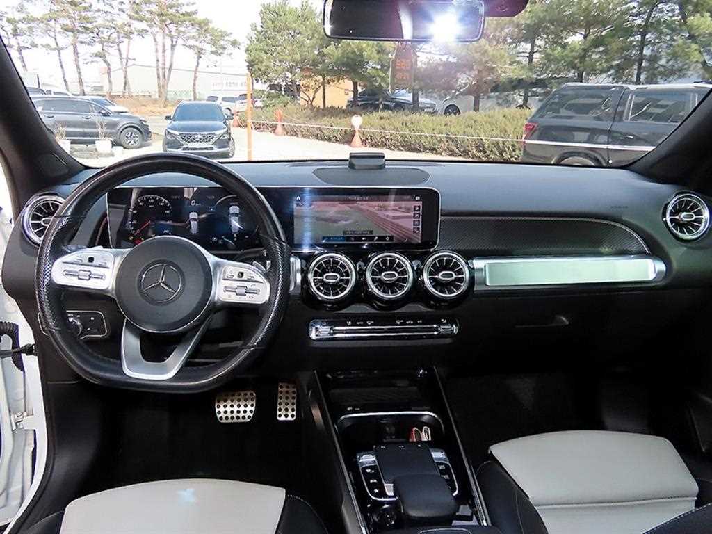 Mercedes-Benz GLB-Class — photo 07