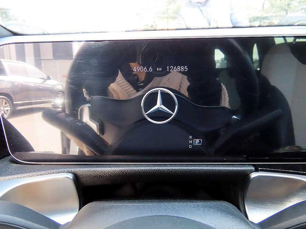 Mercedes-Benz GLB-Class — photo 09