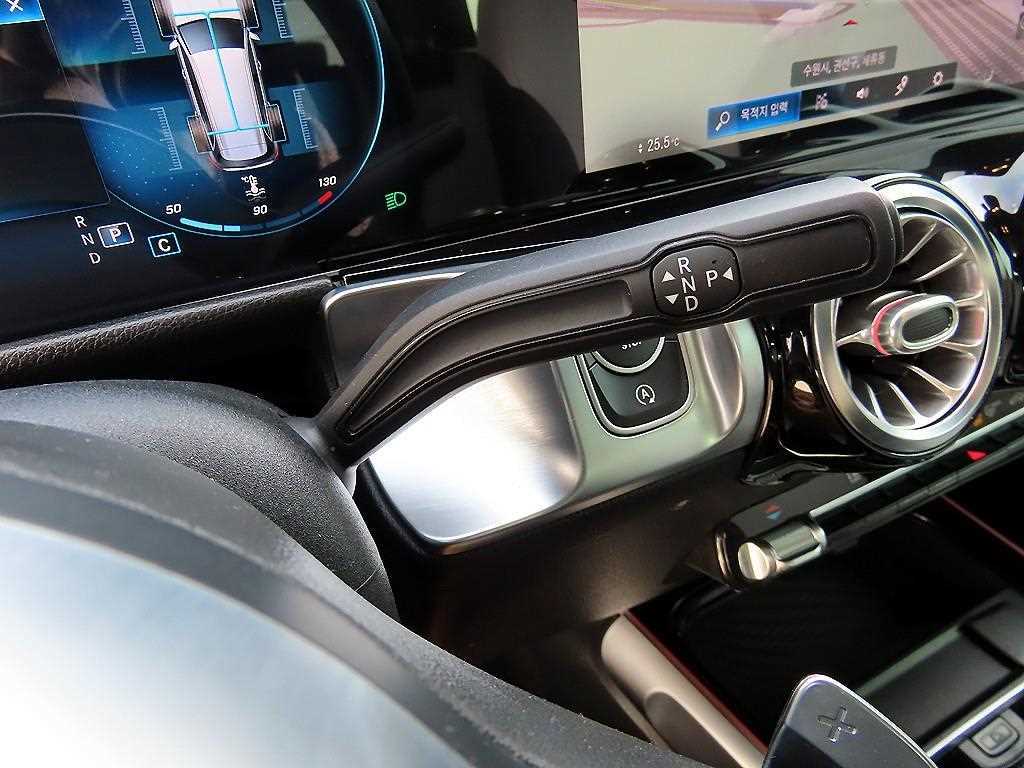 Mercedes-Benz GLB-Class — photo 10