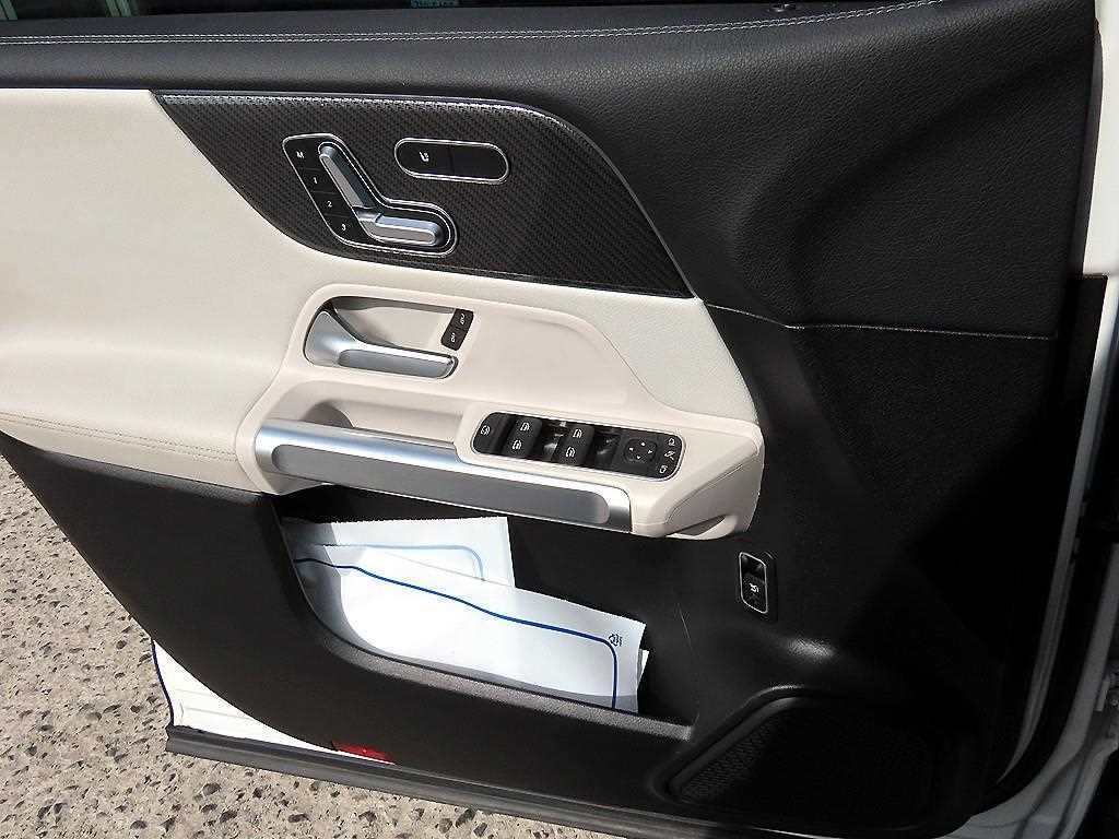 Mercedes-Benz GLB-Class — photo 11