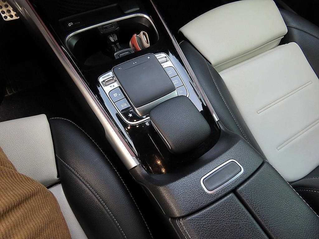 Mercedes-Benz GLB-Class — photo 12
