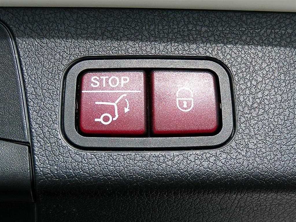 Mercedes-Benz GLB-Class — photo 16