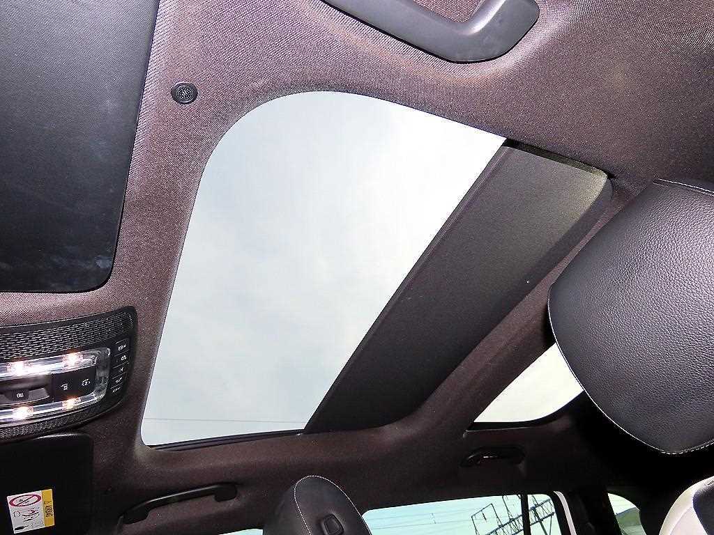 Mercedes-Benz GLB-Class — photo 17