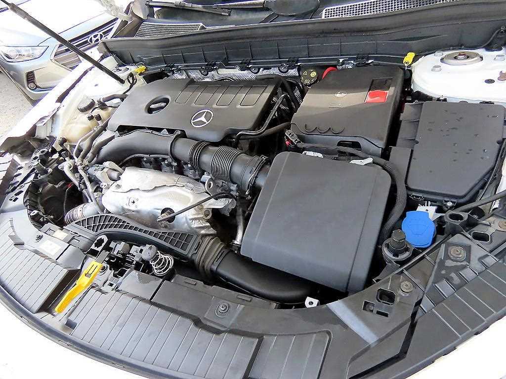 Mercedes-Benz GLB-Class — photo 19