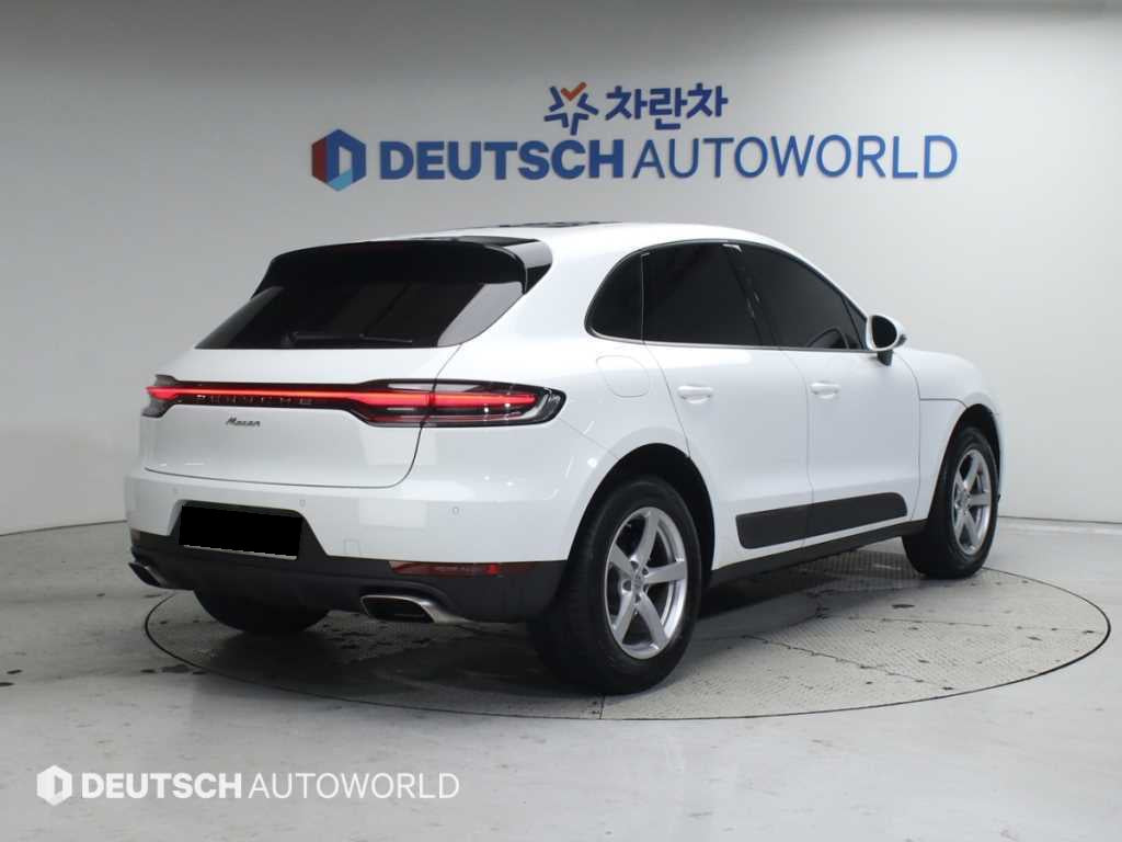 Porsche Macan — photo 02