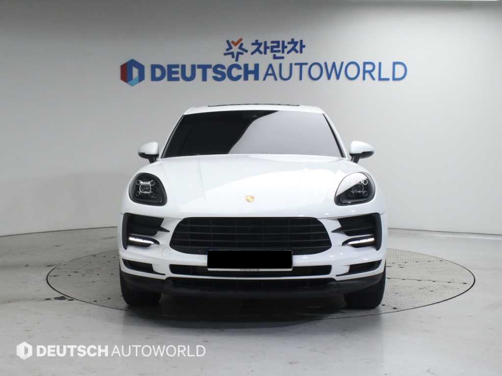 Porsche Macan — photo 03