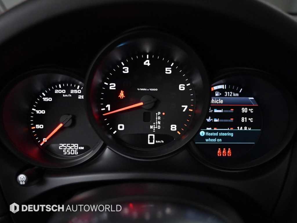 Porsche Macan — photo 08