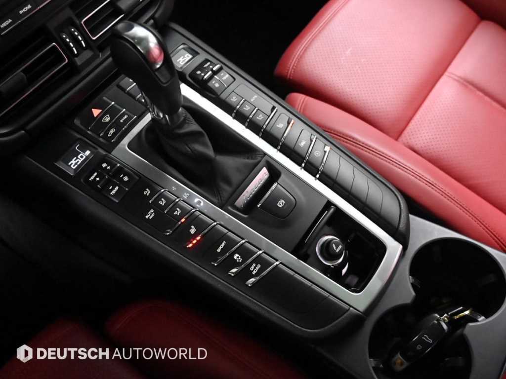 Porsche Macan — photo 09