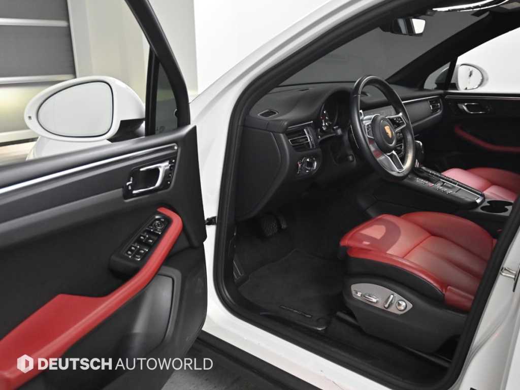 Porsche Macan — photo 11