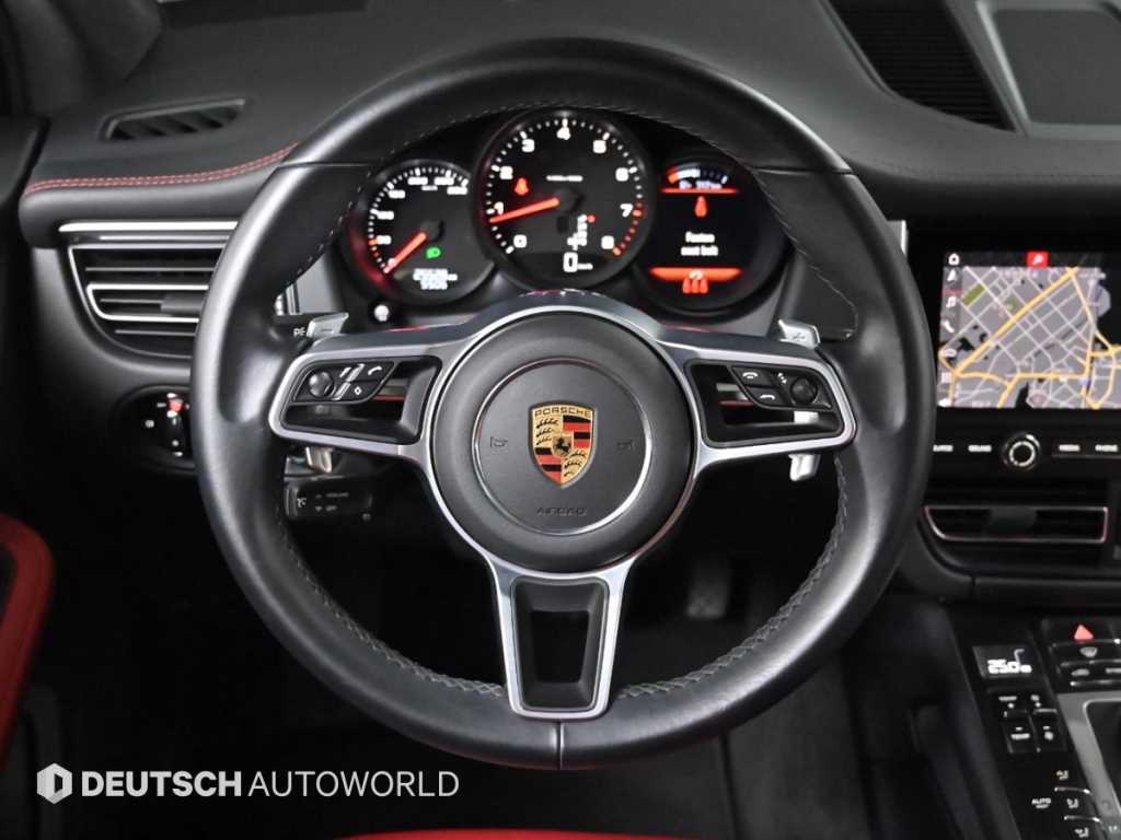 Porsche Macan — photo 13