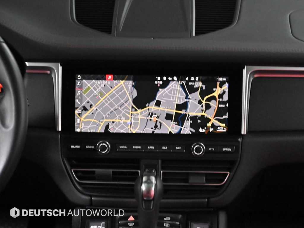 Porsche Macan — photo 14