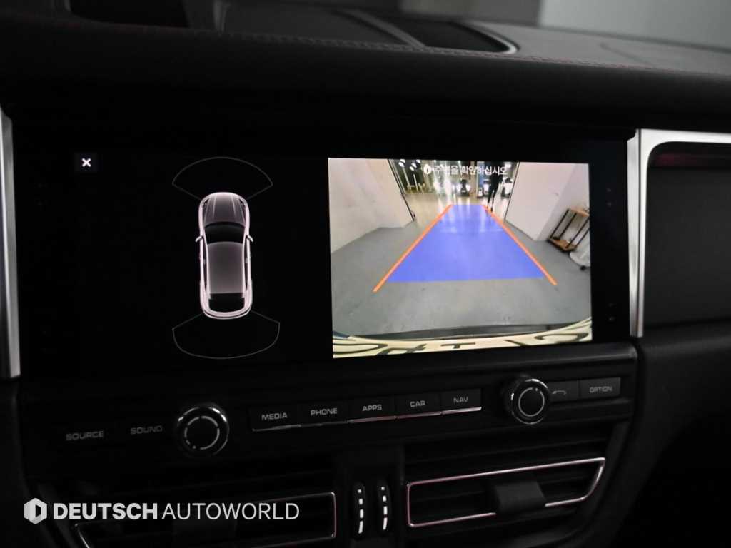 Porsche Macan — photo 15