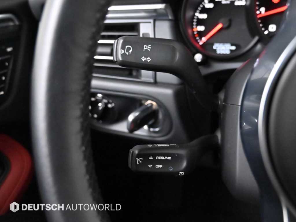 Porsche Macan — photo 18