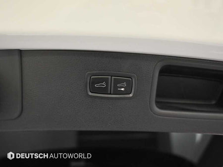 Porsche Macan — photo 20